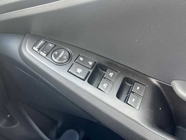 Hyundai IONIQ 1.6 GDi Hybrid Premium 5dr DCT Blue