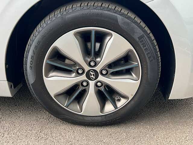 Hyundai Ioniq 1.6 GDi Plug-in Hybrid Premium SE 5dr DCT