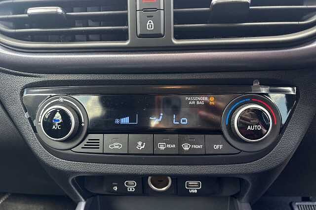 Hyundai i10 1.2 [79] Premium 5dr Auto [Nav]