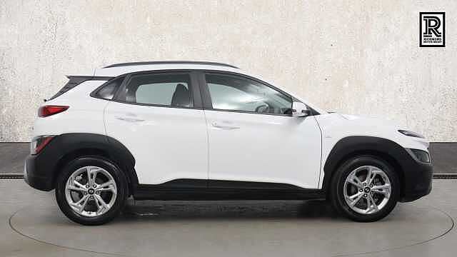 Hyundai KONA 1.0 T-GDi MHEV SE Connect SUV 5dr Petrol Hybrid Manual Euro 6 (s/s) (120 ps) Atlas White