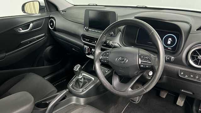 Hyundai KONA 1.0 T-GDi MHEV SE Connect SUV 5dr Petrol Hybrid Manual Euro 6 (s/s) (120 ps) Atlas White