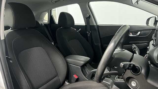 Hyundai KONA 1.0 T-GDi MHEV SE Connect SUV 5dr Petrol Hybrid Manual Euro 6 (s/s) (120 ps) Atlas White