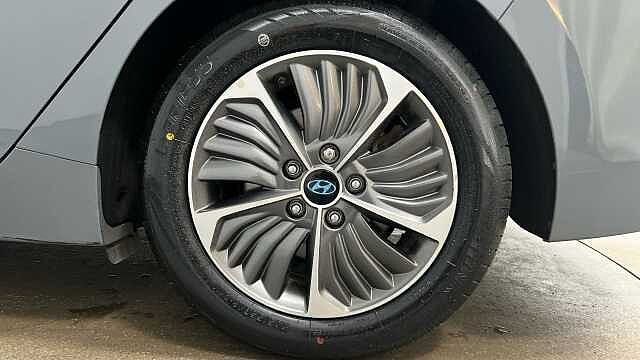 Hyundai IONIQ 1.6 h-GDi 8.9kWh Premium SE Hatchback 5dr Petrol Plug-in Hybrid DCT Euro 6 (s/s) Grey