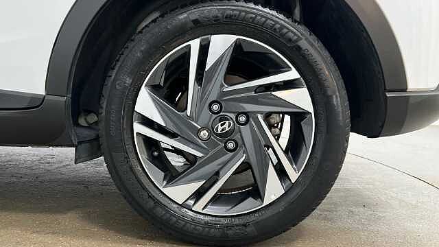 Hyundai BAYON 1.0 T-GDi MHEV SE Connect SUV 5dr Petrol Hybrid Manual Euro 6 (s/s) (100 ps) Atlas White