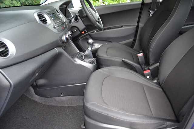 Hyundai I10 1.0 SE IMMACULATE CONDITION ONLY 14,888 MILES Champion Blue