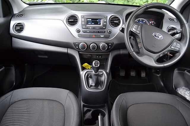 Hyundai I10 1.0 SE IMMACULATE CONDITION ONLY 14,888 MILES Champion Blue