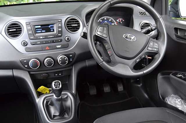Hyundai I10 1.0 SE IMMACULATE CONDITION ONLY 14,888 MILES Champion Blue