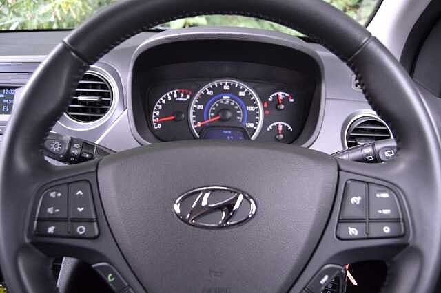 Hyundai I10 1.0 SE IMMACULATE CONDITION ONLY 14,888 MILES Champion Blue