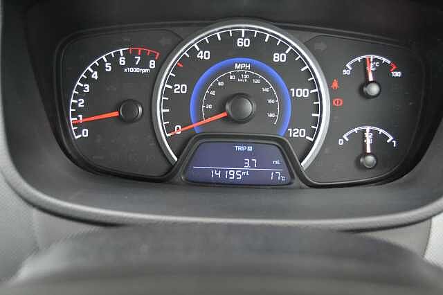 Hyundai I10 1.0 SE IMMACULATE CONDITION ONLY 14,888 MILES Champion Blue