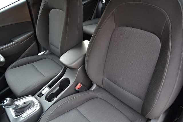 Hyundai KONA 1.6 GDI SELF CHARGING HYBRID AUTO,  LOW MILEAGE EXAMPLE