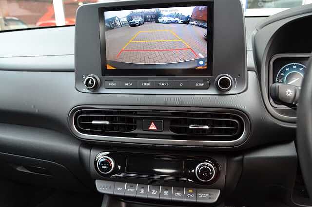 Hyundai KONA 1.6 GDI SELF CHARGING HYBRID AUTO,  LOW MILEAGE EXAMPLE