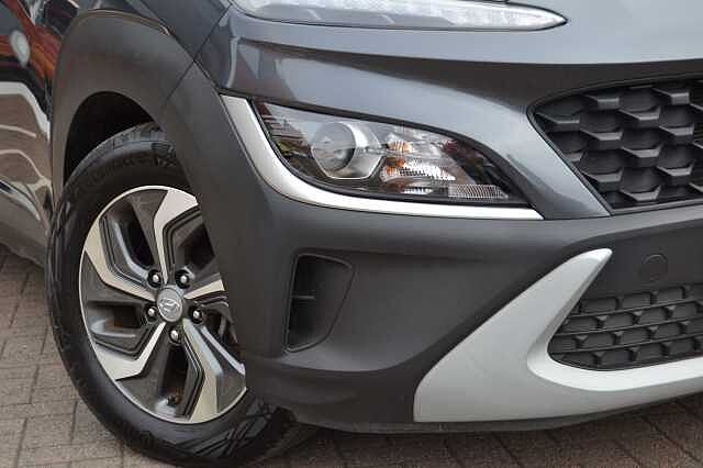 Hyundai KONA 1.6 GDI SELF CHARGING HYBRID AUTO,  LOW MILEAGE EXAMPLE