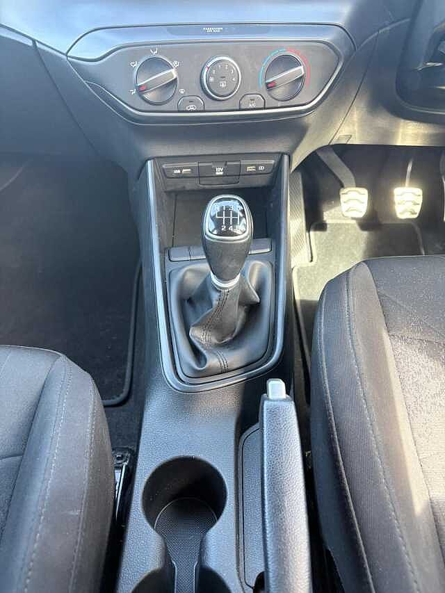 Hyundai BAYON 1.0 TGDi 48V MHEV SE Connect 5dr White