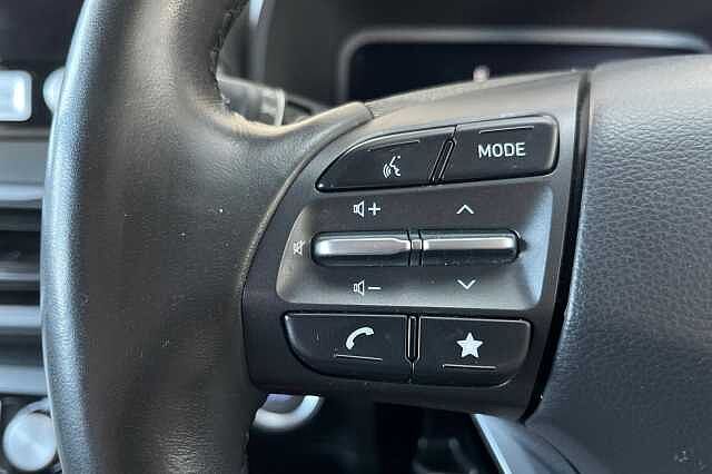 Hyundai KONA 64kWh Premium Auto 5dr (10.5kW Charger)