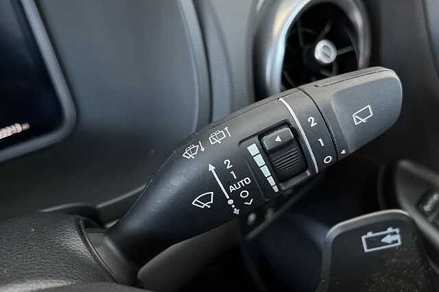 Hyundai KONA 64kWh Premium Auto 5dr (10.5kW Charger)