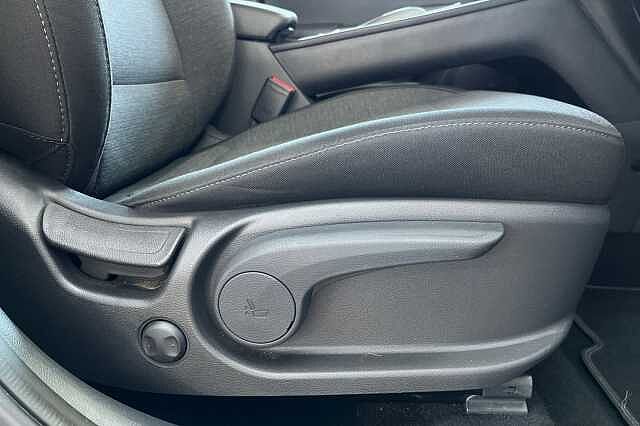Hyundai KONA 64kWh Premium Auto 5dr (10.5kW Charger)