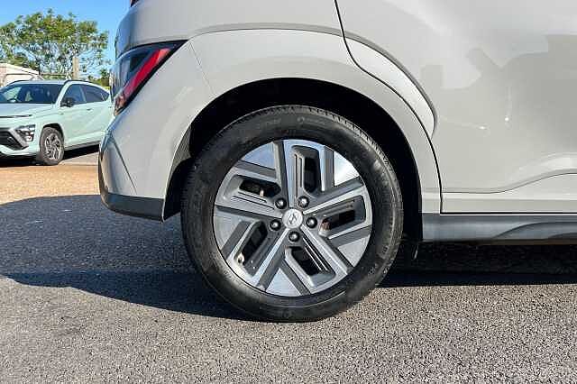 Hyundai KONA 64kWh Premium Auto 5dr (10.5kW Charger)