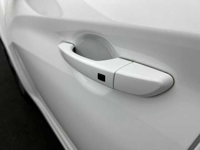 Hyundai KONA 64kWh Ultimate ATLAS WHITE