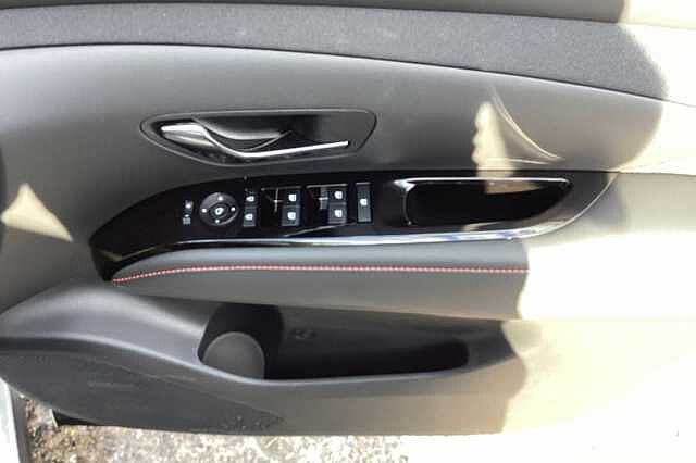 Hyundai TUCSON 1.6T Hybrid N Line 5dr Auto White