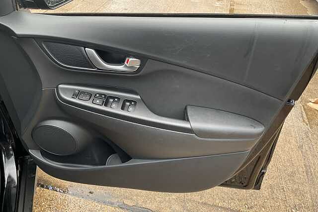 Hyundai KONA 1.6 GDi Hybrid SE Connect 5dr DCT Black