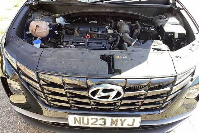 Hyundai TUCSON 1.6 TGDi 48V MHD SE Connect 5dr 2WD DCT Black