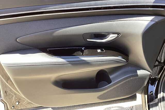 Hyundai TUCSON 1.6 TGDi 48V MHD SE Connect 5dr 2WD DCT Black