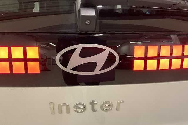 Hyundai INSTER 85kW 02 49kWh 5dr Auto White
