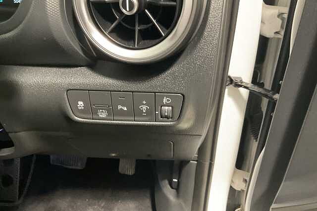 Hyundai KONA 1.6 GDi Hybrid Premium 5dr DCT White