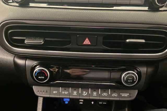 Hyundai KONA 1.6 GDi Hybrid Premium 5dr DCT White