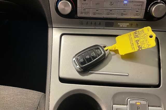Hyundai KONA 150kW Premium 64kWh 5dr Auto White