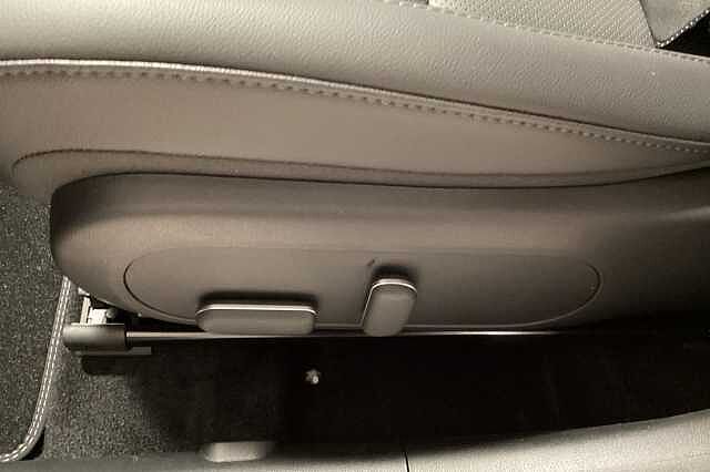 Hyundai KONA 1.6 GDi Hybrid Ultimate 5dr DCT Hatchback White