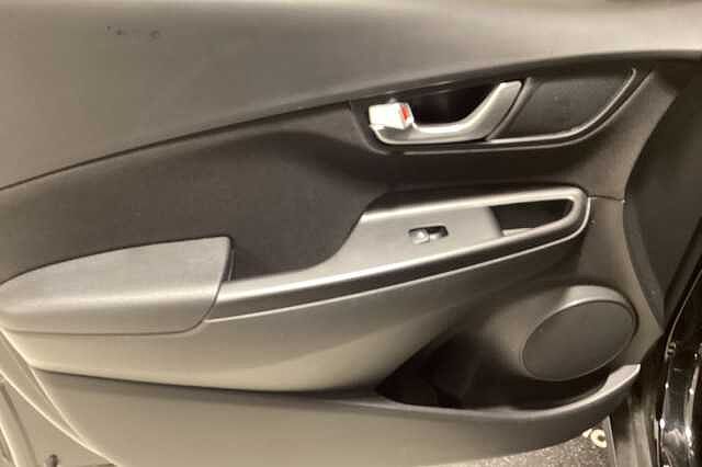 Hyundai KONA 1.6 GDi Hybrid SE Connect 5dr DCT Black