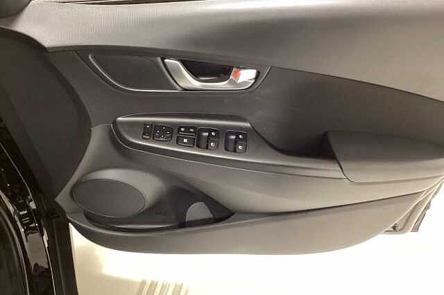 Hyundai KONA 1.6 GDi Hybrid SE Connect 5dr DCT Black