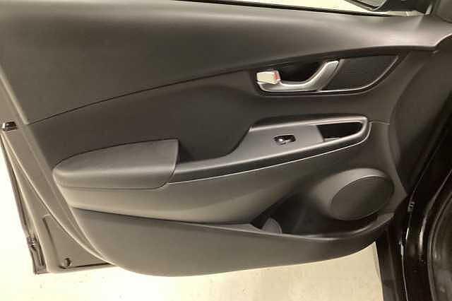 Hyundai KONA 1.6 GDi Hybrid SE Connect 5dr DCT Black