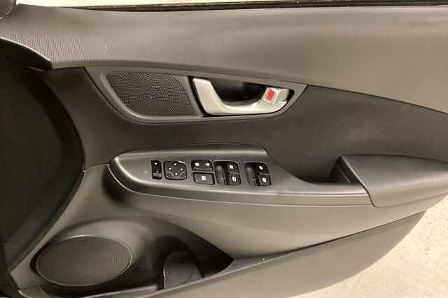 Hyundai KONA 1.6 GDi Hybrid SE Connect 5dr DCT Black