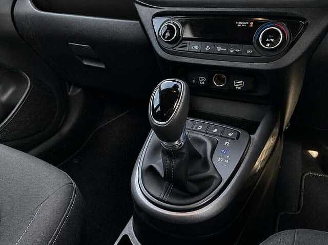 Hyundai i10 1.0 Premium Hatchback 5dr Petrol Auto Euro 6 (s/s) (63 ps)