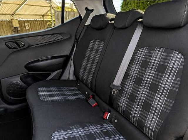 Hyundai i10 1.0 Premium Hatchback 5dr Petrol Auto Euro 6 (s/s) (63 ps)