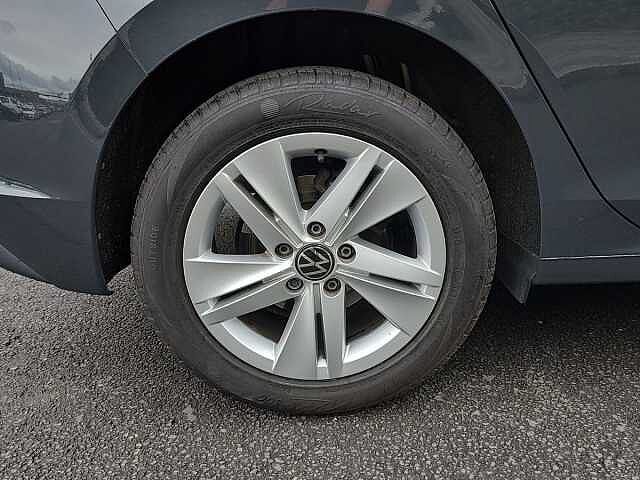 Volkswagen Golf 1.5 TSI Life 5dr