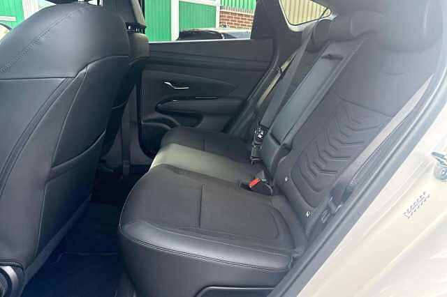 Hyundai TUCSON 1.6T 150 Black Line 5dr Atlas White