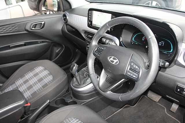 Hyundai i10 1.0 Premium 5dr Auto