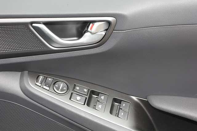 Hyundai IONIQ 1.6 GDi Hybrid Premium 5dr DCT