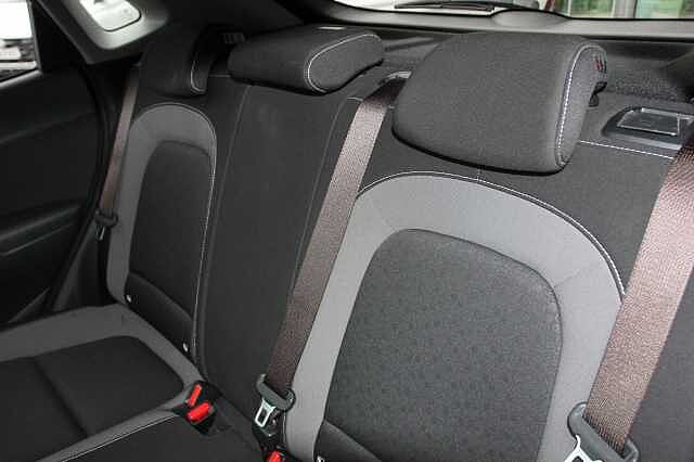 Hyundai KONA 1.6 GDi Hybrid Premium 5dr DCT