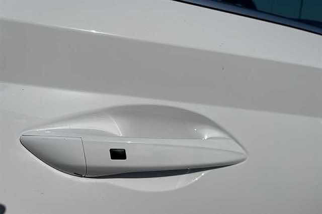 Hyundai BAYON 1.0 T-GDi Tech Line SUV 5dr Petrol DCT Euro 6 (s/s) (90 ps)