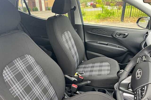 Hyundai I10 1.2 Premium Hatchback 5dr Petrol Auto Euro 6 (s/s) (79 ps)