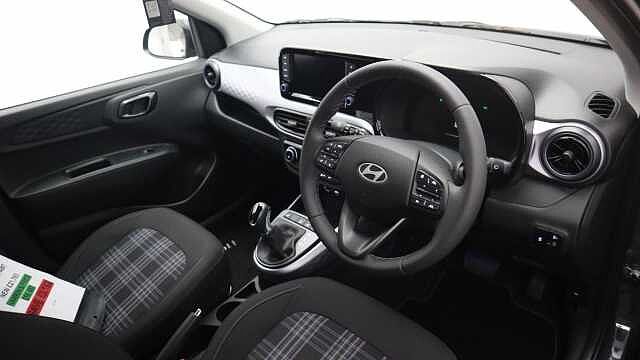 Hyundai i10 1.2 Premium Hatchback 5dr Petrol Auto Euro 6 (s/s) (79 ps)