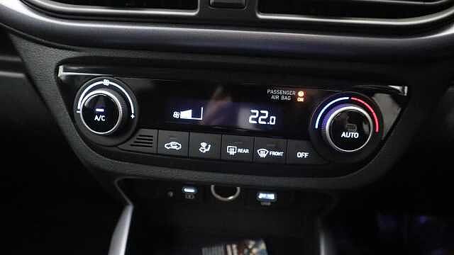 Hyundai I10 1.2 Premium Hatchback 5dr Petrol Auto Euro 6 (s/s) (79 ps) Blue