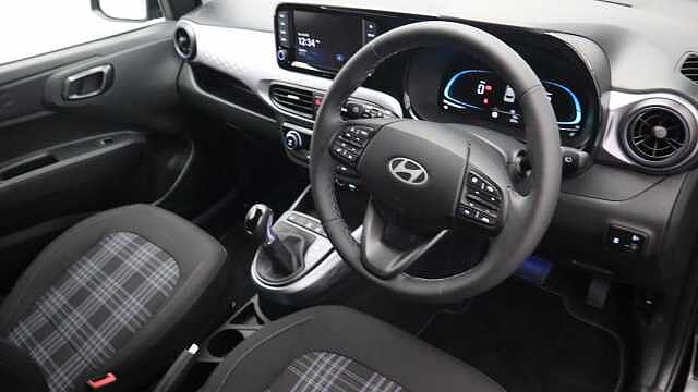 Hyundai i10 1.2 Premium Hatchback 5dr Petrol Auto Euro 6 (s/s) (79 ps)