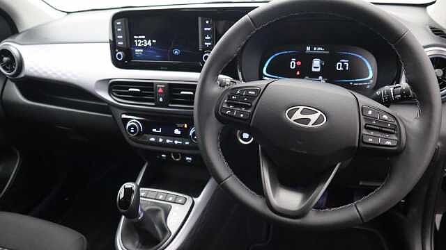 Hyundai i10 1.2 Premium Hatchback 5dr Petrol Auto Euro 6 (s/s) (79 ps)