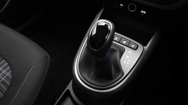 Hyundai i10 1.2 Premium Hatchback 5dr Petrol Auto Euro 6 (s/s) (79 ps)