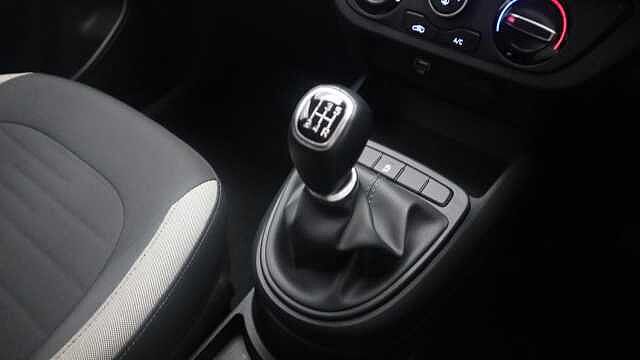 Hyundai i10 1.2 SE Connect Hatchback 5dr Petrol Manual Euro 6 (s/s) (84 ps)